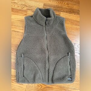 Eddie Bauer Sherpa / fuzzy vest